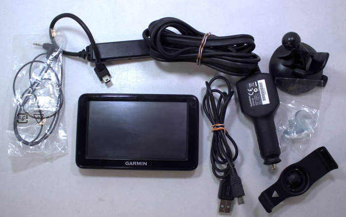 Garmin nüvi 2495 4.3" GPS Automotive Kit With Original Packaging