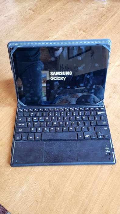 Samsung Galaxy A8 Tablet 32 GIG With cover and Bluetooth keyboard/mouse