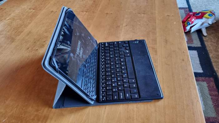 Samsung Galaxy A8 Tablet 32 GIG With cover and Bluetooth keyboard/mouse