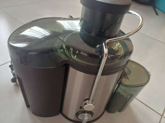 Lola juice maker/ extractor