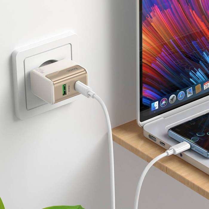 Adapter 20W USB-C Fast Travel Charger with USB-A & USB-C Ports -HOCO CS71A