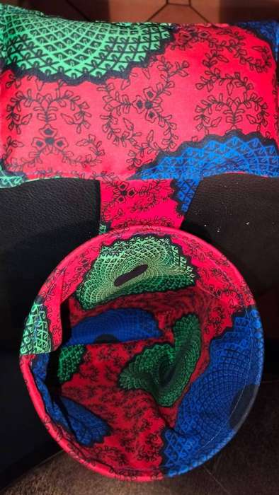 Table Hanging Snippy Red & Blue