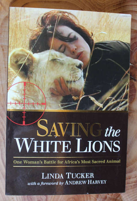 Saving the White Lions - Linda Tucker