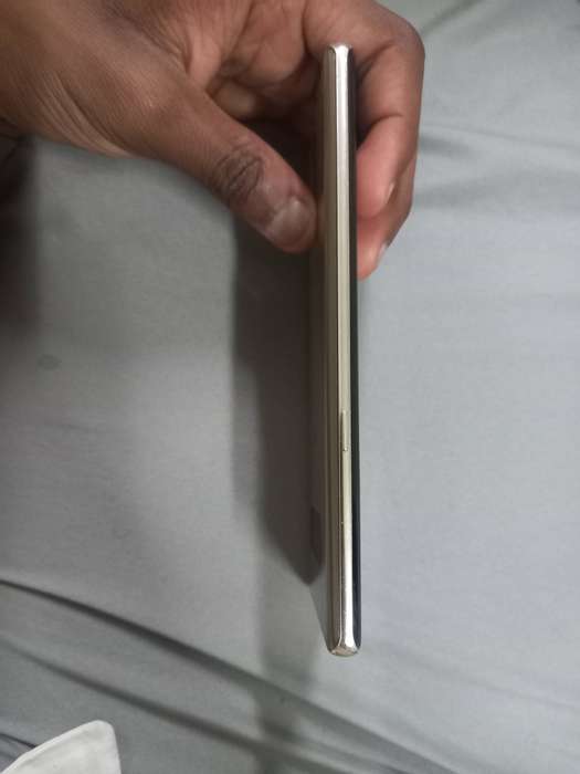 Samsung Galaxy Note 8  Pre-owned (Cracked Screen & Scratches, Fully Functional)