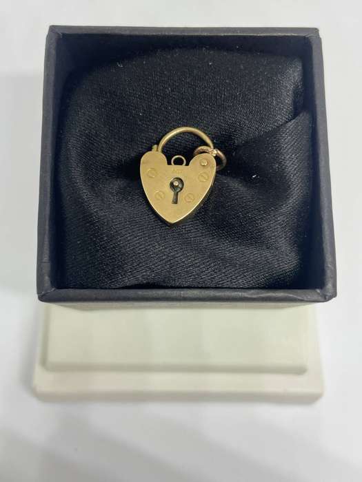 Vintage 9ct Solid Gold Lock Charm  1.34g