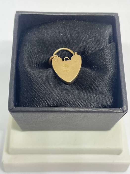 Vintage 9ct Solid Gold Lock Charm  1.34g