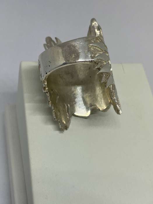 Sterling Silver Ring with Black Diamond Eyes  51.89g