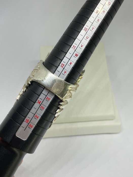Sterling Silver Ring with Black Diamond Eyes  51.89g
