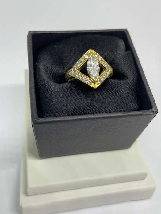 Vintage 18ct Gold & Diamond Ring