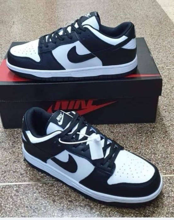 NIKE AIRFORCE SNEAKER