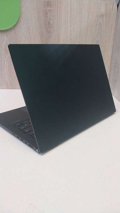 Asus Zenbook 14 i7 16GB 1TB + Sleeve & Wireless Mouse