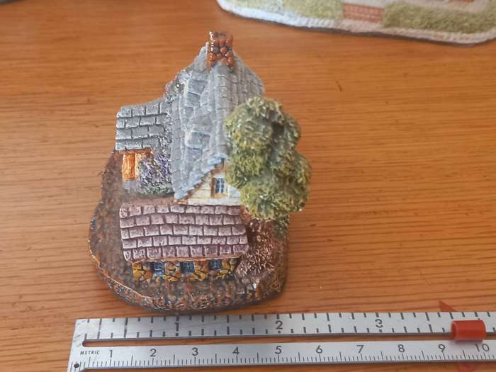 Miniture cottages....beautiful collection of 8 Miniture cottages by Nieki Farlam