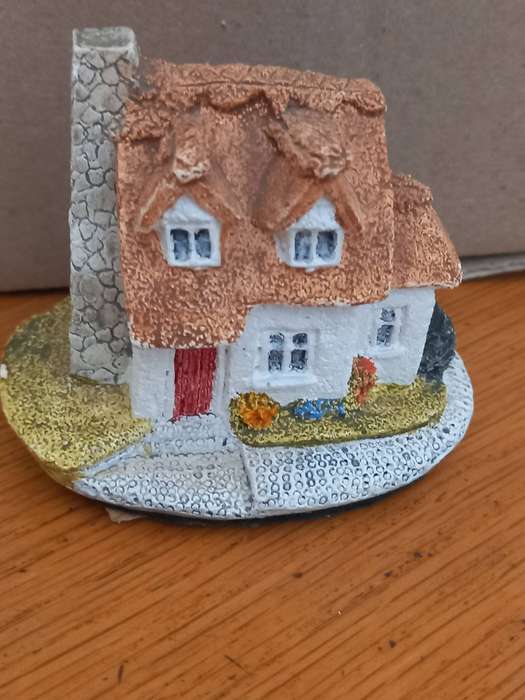 Miniture cottages..... 2 cute little cottages