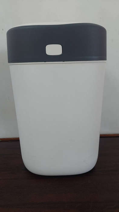 Tommee Tippee Twist And Click Advanced Nappy disposal Bin Cotton white
