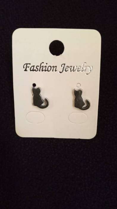 Cat studs earrings