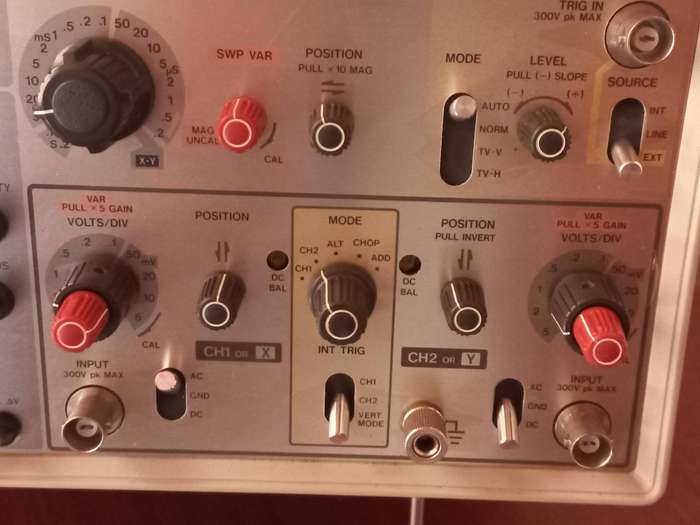 Hitachi V-212 20MHz Oscilloscope