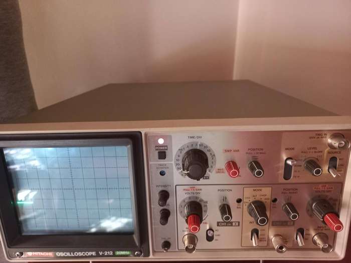 Hitachi V-212 20MHz Oscilloscope