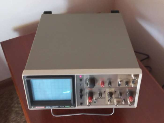 Hitachi V-212 20MHz Oscilloscope