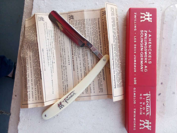 J A Henckels straight razor 78 1/2