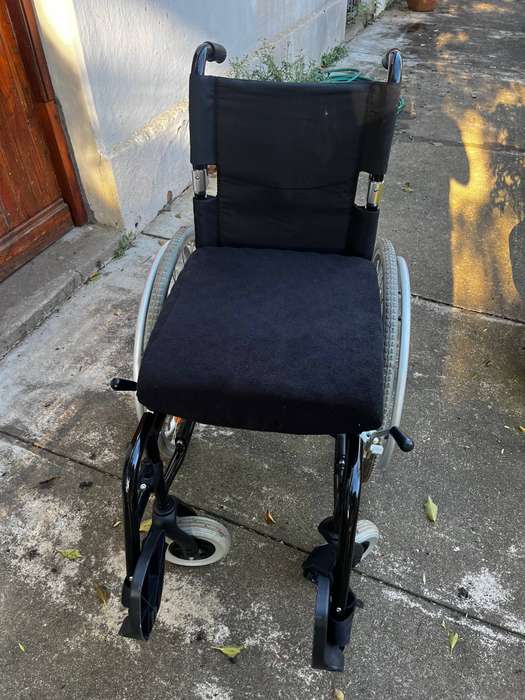 Medi-Right Lightweight Wheelchair