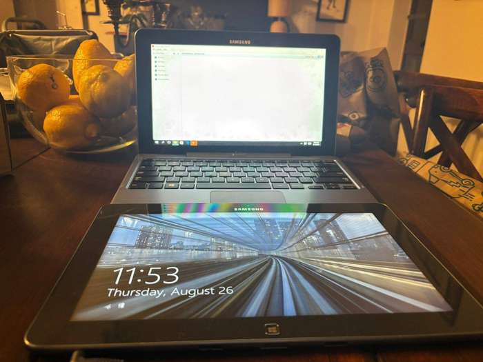 Samsung ATIV Smart PC XE500T1C  Tablet & Notebook Combo