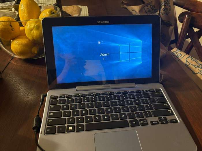 Samsung ATIV Smart PC XE500T1C  Tablet & Notebook Combo