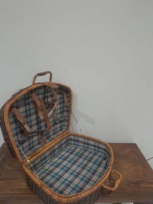 Ratan Elegant Woven Picnic Basket  Stylish Outdoor Set
