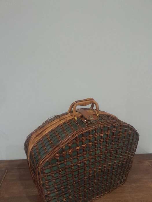 Ratan Elegant Woven Picnic Basket  Stylish Outdoor Set