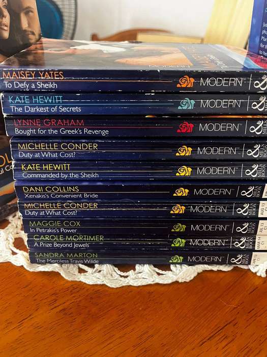 Mills & Boon Books - 100 Books