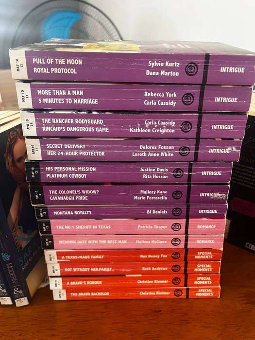 Mills & Boon Books - 100 Books