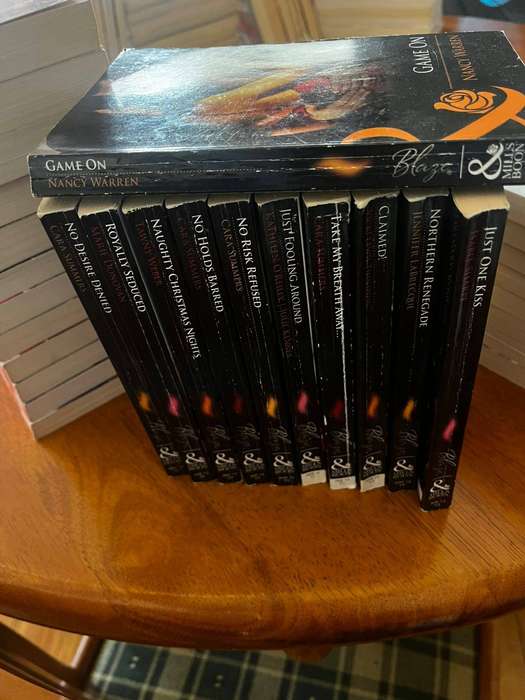 Mills & Boon Books - 100 Books