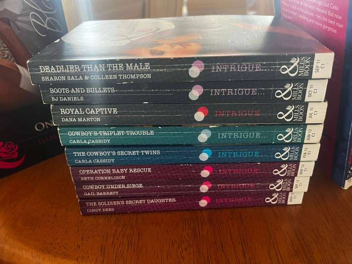 Mills & Boon Books - 100 Books
