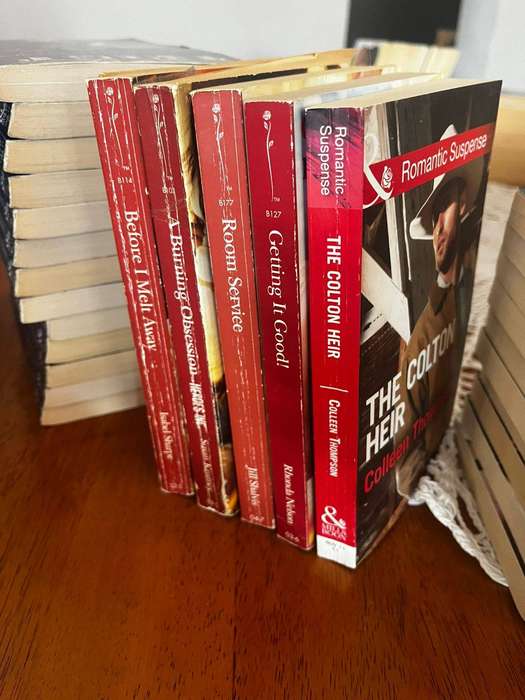 Mills & Boon Books - 100 Books