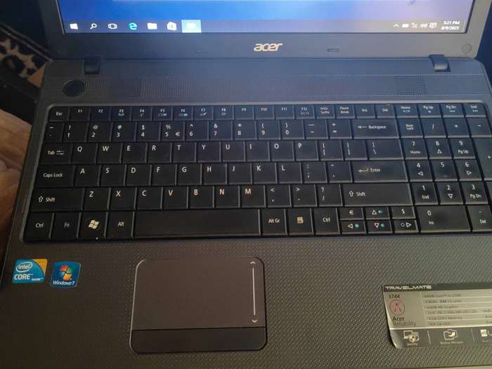 Selling acer core i3 laptop