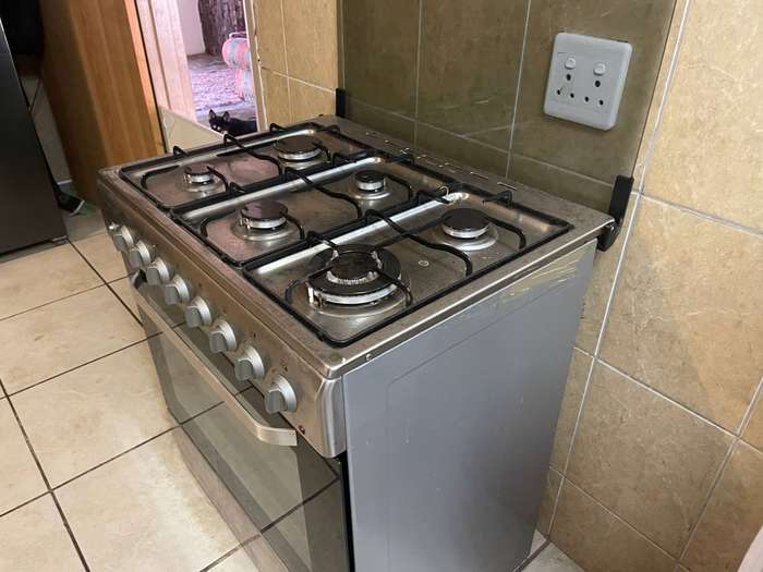 Free-Standing 6 Gas Burner Stove + Electric Oven + 9kg Gas Bottle