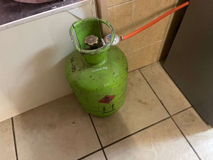 Free-Standing 6 Gas Burner Stove + Electric Oven + 9kg Gas Bottle