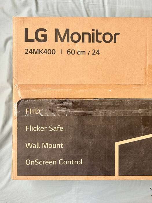 LG 24 Inch Full HD Monitor with FreeSync | LIKE NEW | PERFECT FOR GAMING OR WORK