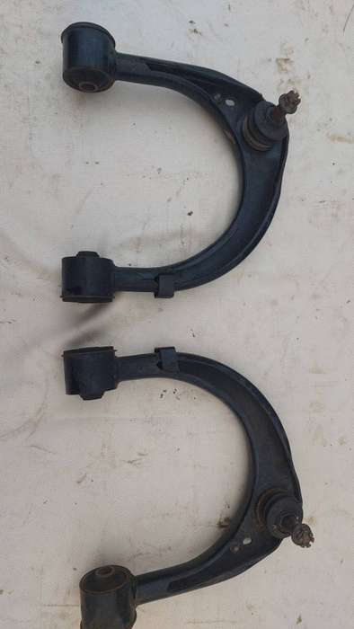 Toyota Land Cruiser Lower Control Arms (79 Series)