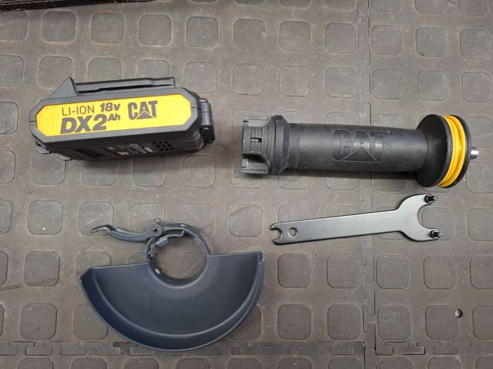 CAT DX31B Angle grinder & 2.0Ah Battery