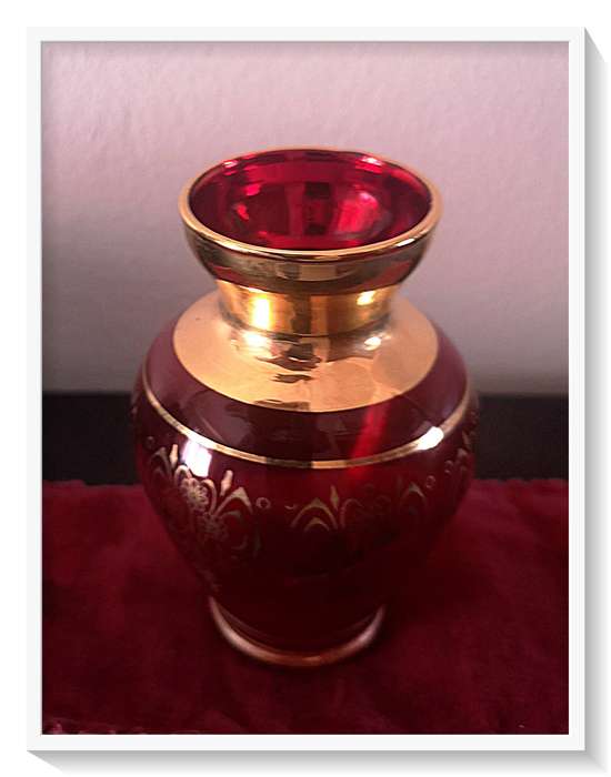 A Beautiful Crimson Red and Gold Venetian Gold Gilded Vase - Dimension 100mm by 70mm