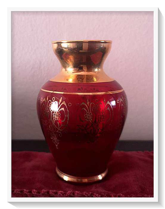 A Beautiful Crimson Red and Gold Venetian Gold Gilded Vase - Dimension 100mm by 70mm