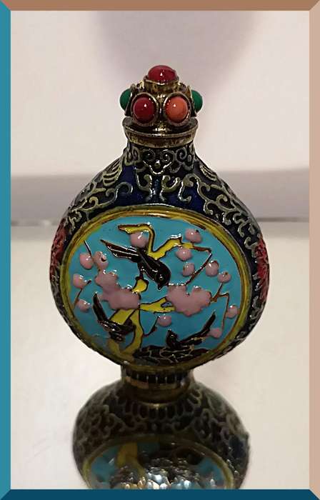 Phenomenal Cast Oriental Asian Bottle with Tiny Powder Scoop - A Great Gift for any Scent Collector
