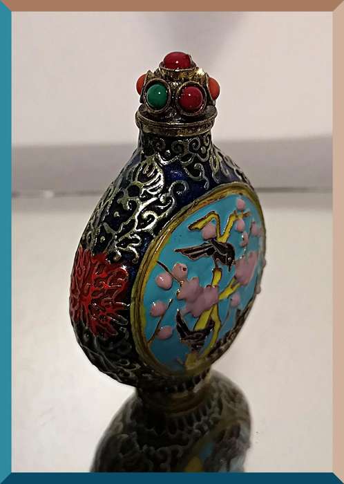 Phenomenal Cast Oriental Asian Bottle with Tiny Powder Scoop - A Great Gift for any Scent Collector