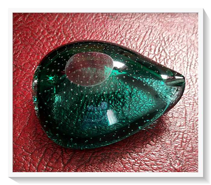 A Sensual Organic Shaped Murano Ashtray with Tiny Bubbles in Impeccable Condition 110mm by 90mm