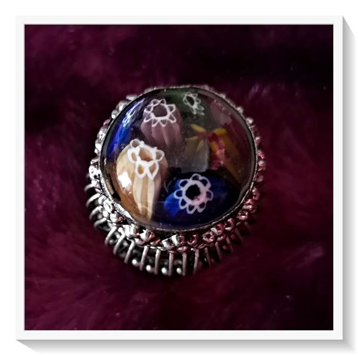 A Very Unique Circular Little Millefiori Trinket Ring Holder or Pill Box - So Exotic *****