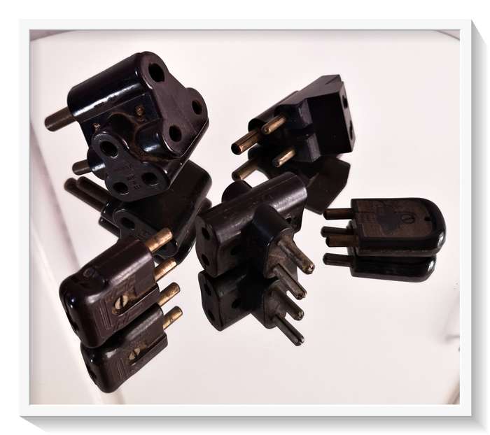 Vintage Bakelite Adaptors and Fittings and Vintage Plugs in Great Condition