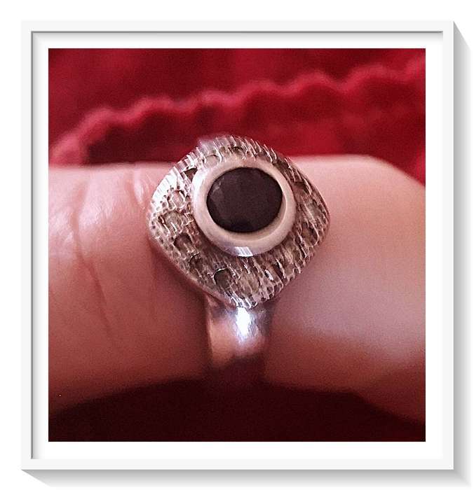 Classical Sterling Silver Ring with a Small Oval Cut Blue Sapphire Gemstone - Size 7 - Vintage Gift