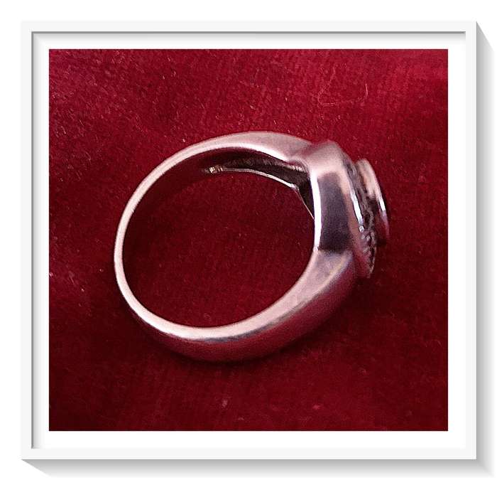 Classical Sterling Silver Ring with a Small Oval Cut Blue Sapphire Gemstone - Size 7 - Vintage Gift