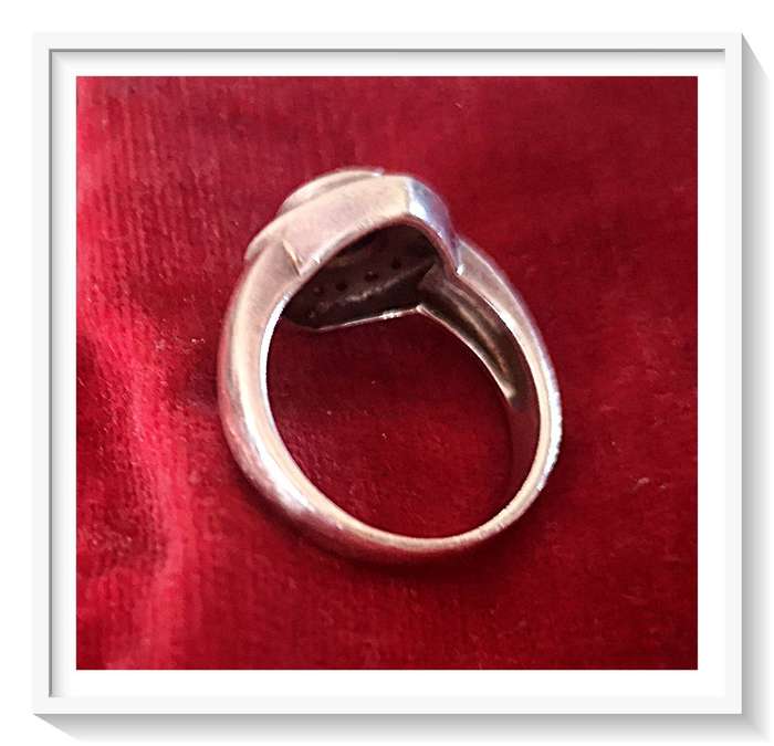 Classical Sterling Silver Ring with a Small Oval Cut Blue Sapphire Gemstone - Size 7 - Vintage Gift