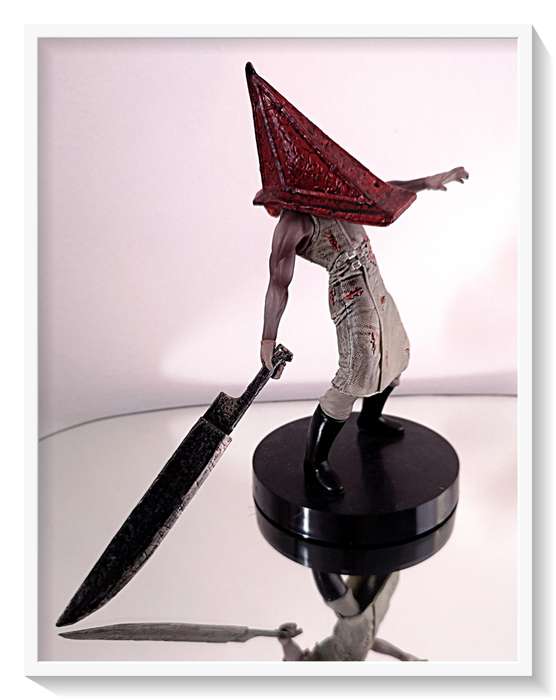 Silent Hill Horror Figurine - The Pyramid Man - Meticulously Crafted - Realistic Detail 180mm Tall *